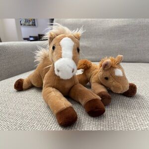 Horse plush set